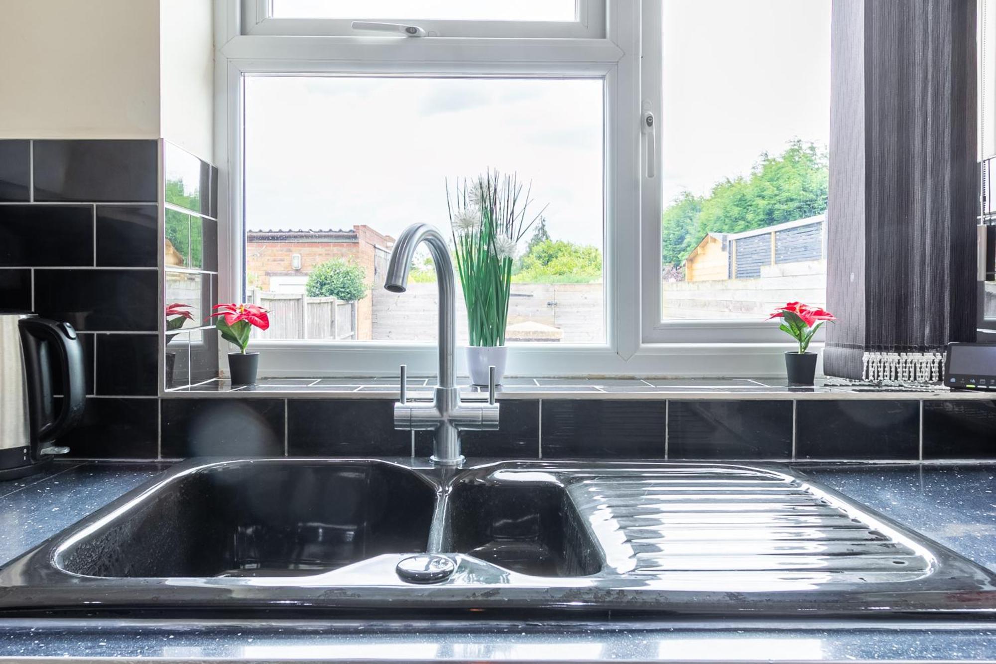 Appartamento Bathway House - Free Secured Parking And Wifi Coventry Esterno foto