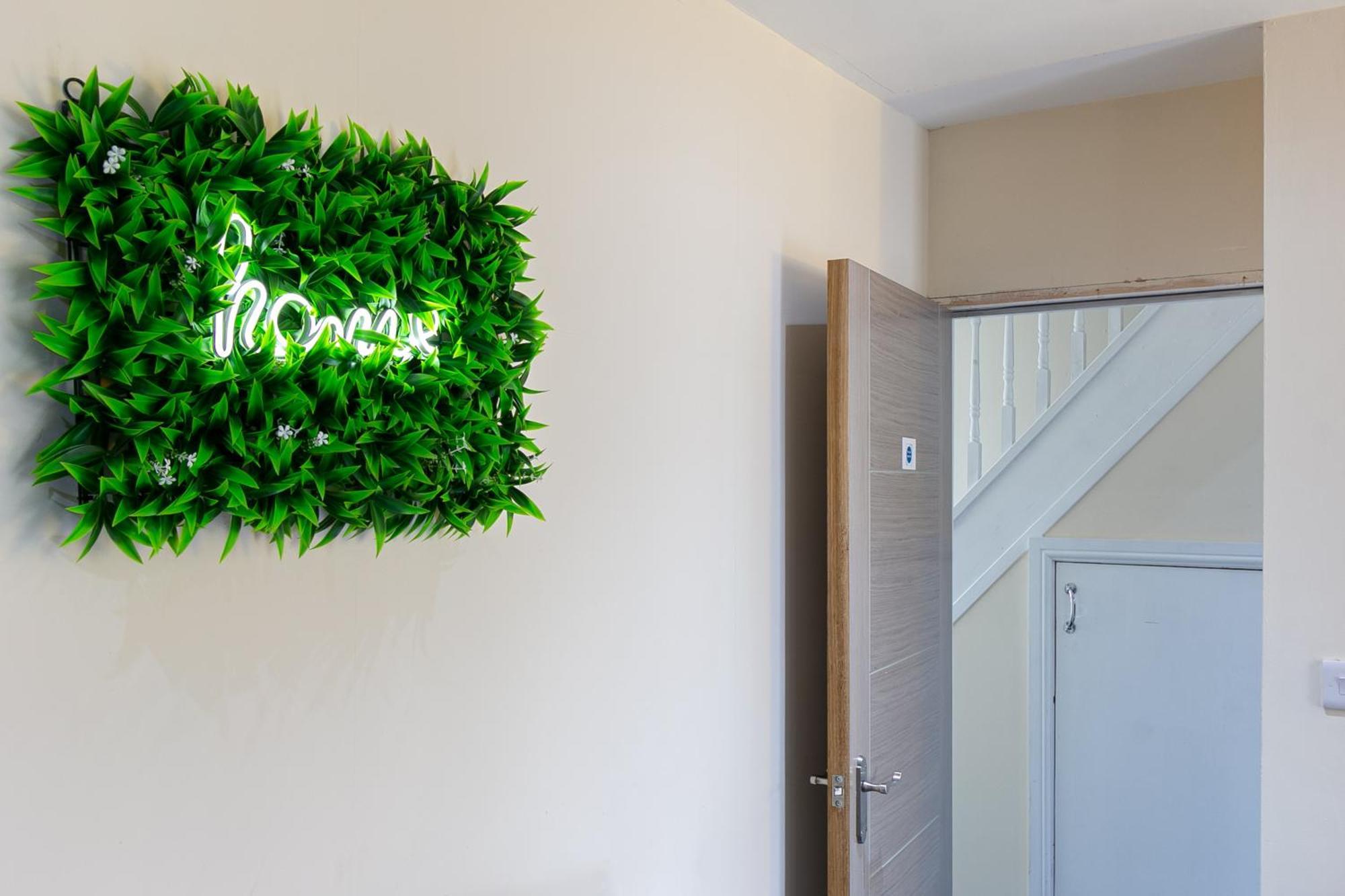 Appartamento Bathway House - Free Secured Parking And Wifi Coventry Esterno foto