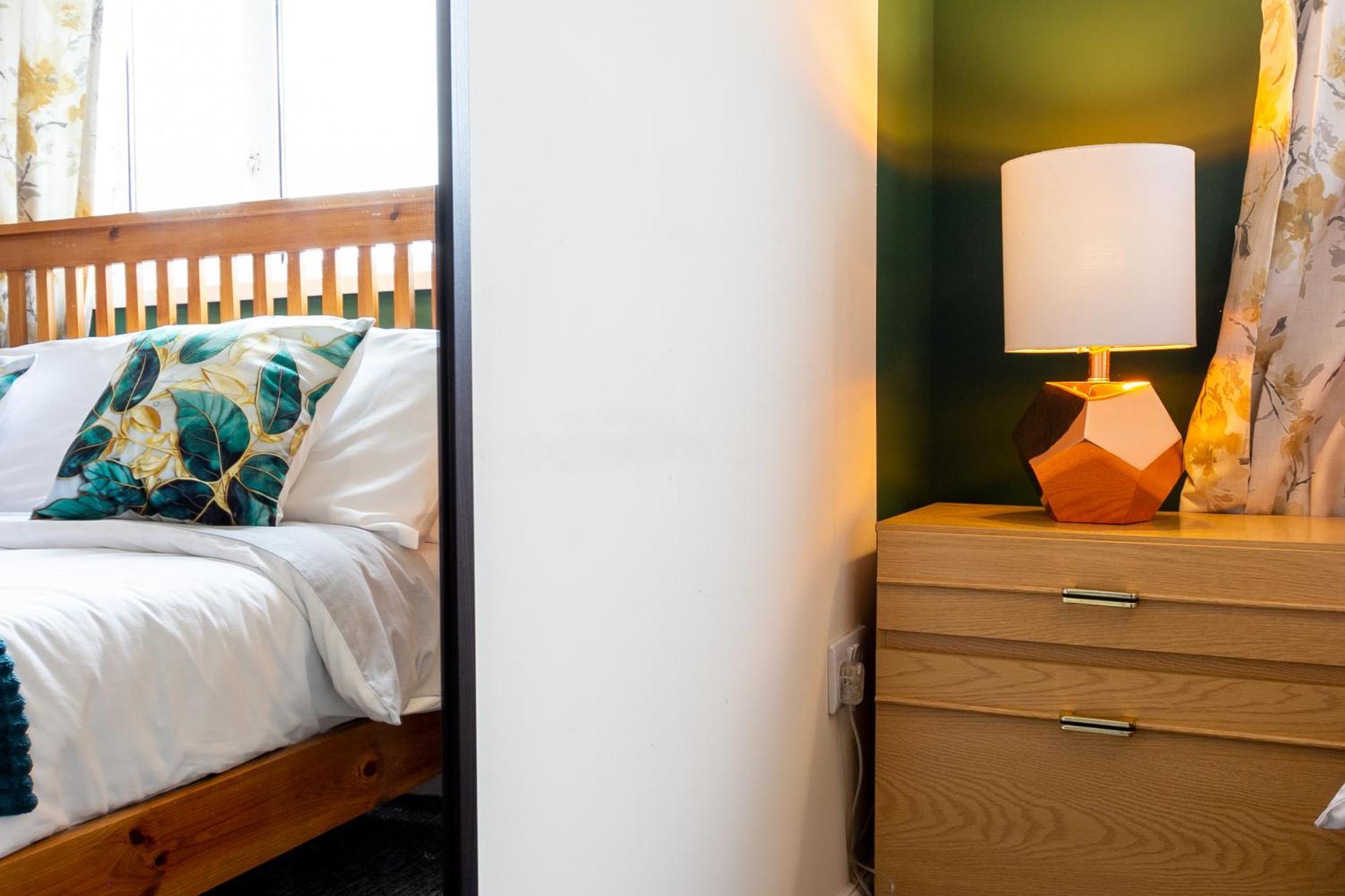Appartamento Bathway House - Free Secured Parking And Wifi Coventry Esterno foto