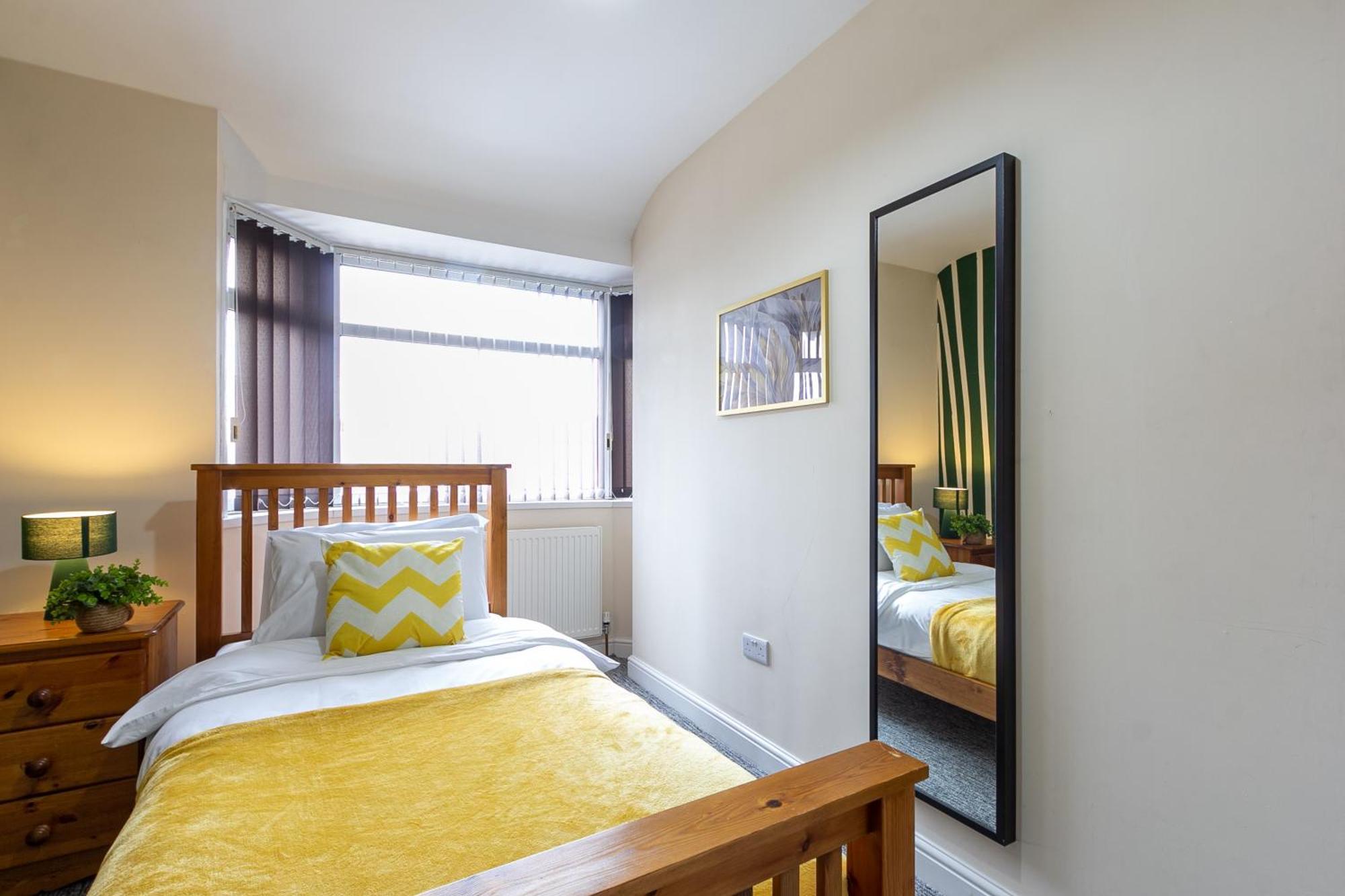Appartamento Bathway House - Free Secured Parking And Wifi Coventry Esterno foto
