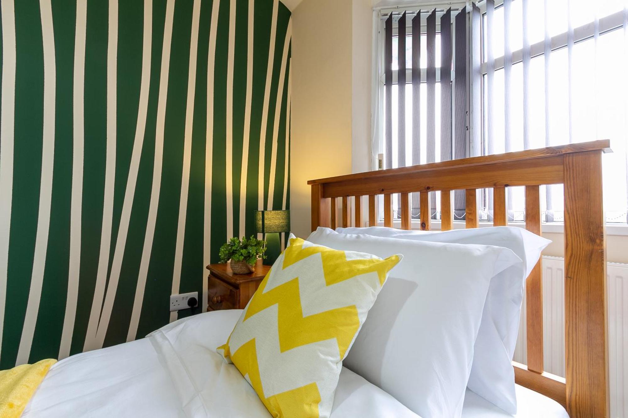 Appartamento Bathway House - Free Secured Parking And Wifi Coventry Esterno foto